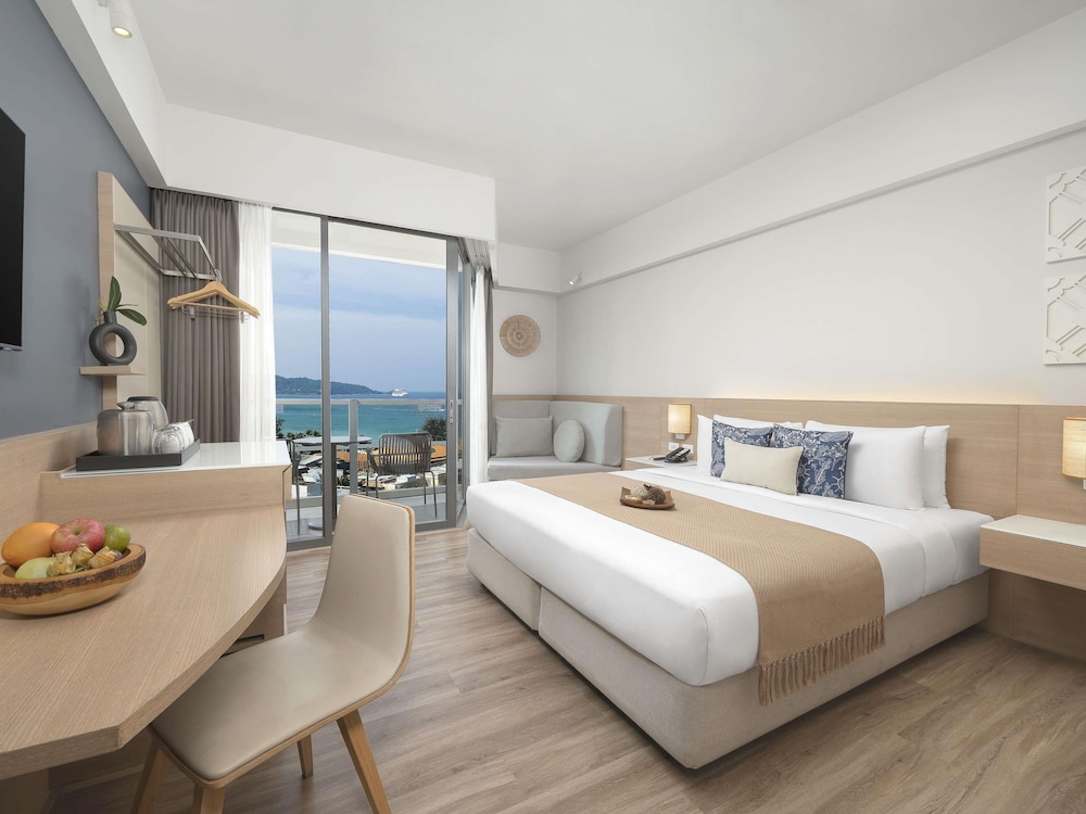 Andaman Beach Hotel Phuket - Handwritten Collection by Accor — Hotel rooms in Patong Beach, Phuket Province
