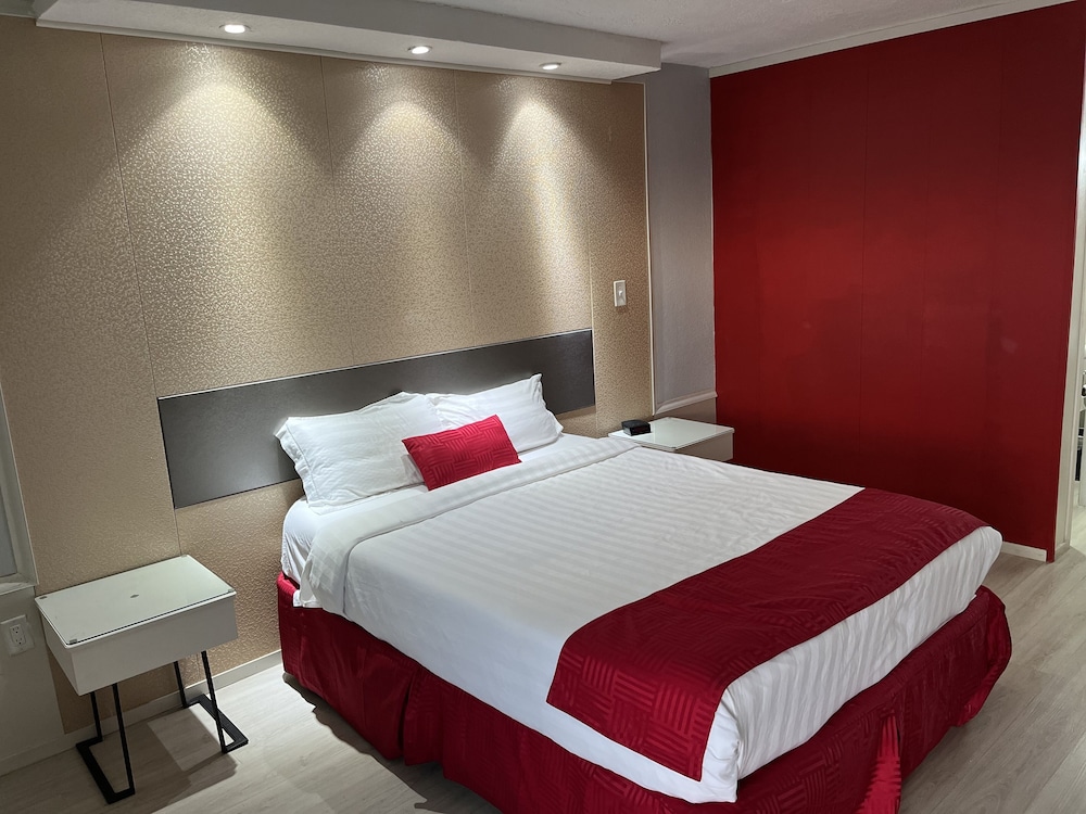 Travelodge by Wyndham Orlando / Heart of International Drive — Hotel rooms in Orlando, Florida