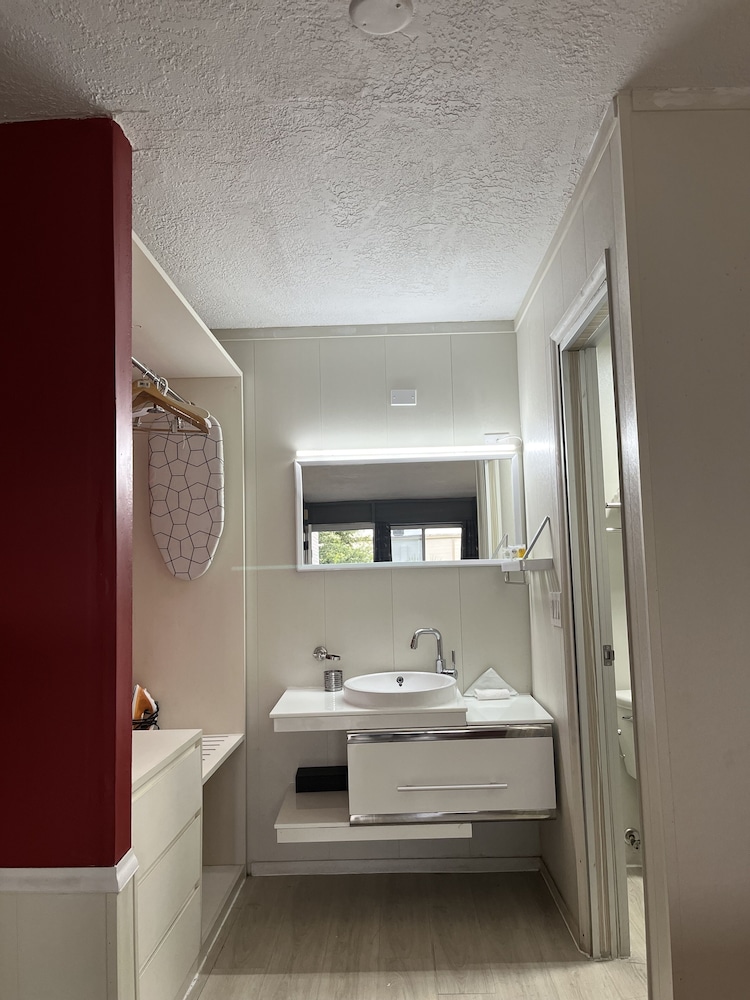 Travelodge by Wyndham Orlando / Heart of International Drive — Hotel rooms in Orlando, Florida