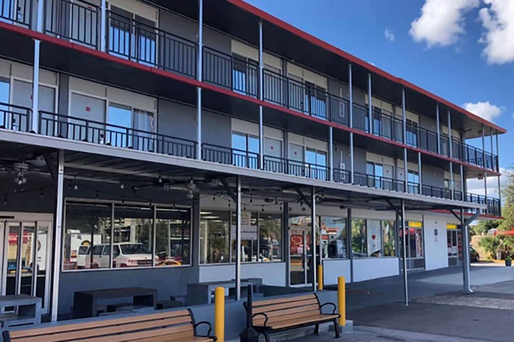 Travelodge by Wyndham Orlando / Heart of International Drive — Hotel building in Orlando, Florida