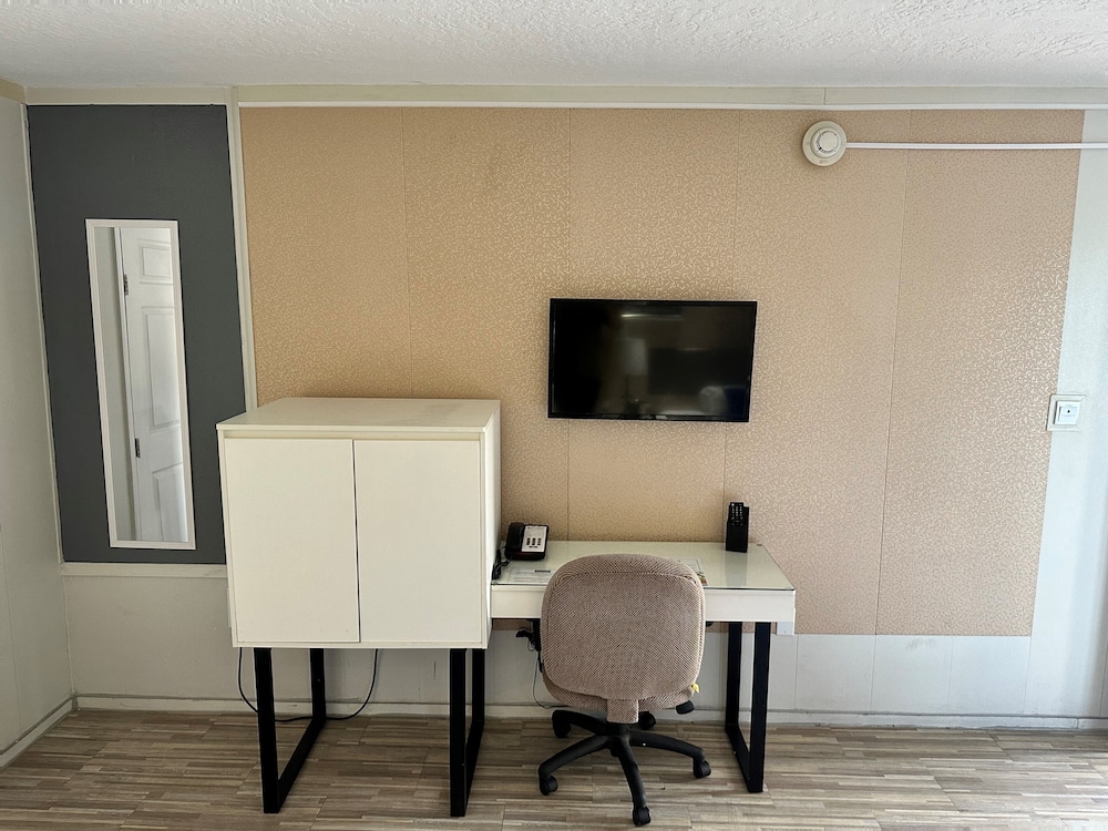 Travelodge by Wyndham Orlando / Heart of International Drive — Hotel rooms in Orlando, Florida