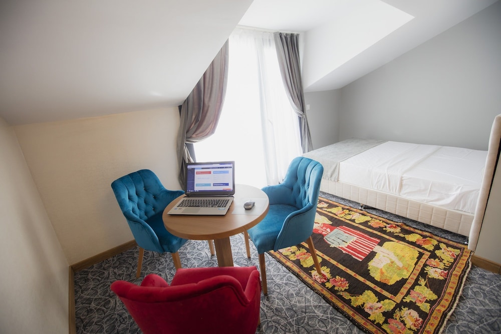 Royal Inci Airport Hotel — Hotel rooms in Istanbul, Istanbul