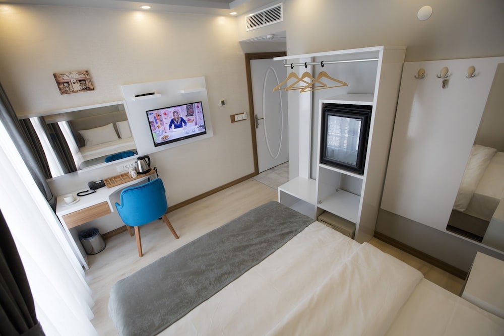 Royal Inci Airport Hotel — Hotel rooms in Istanbul, Istanbul