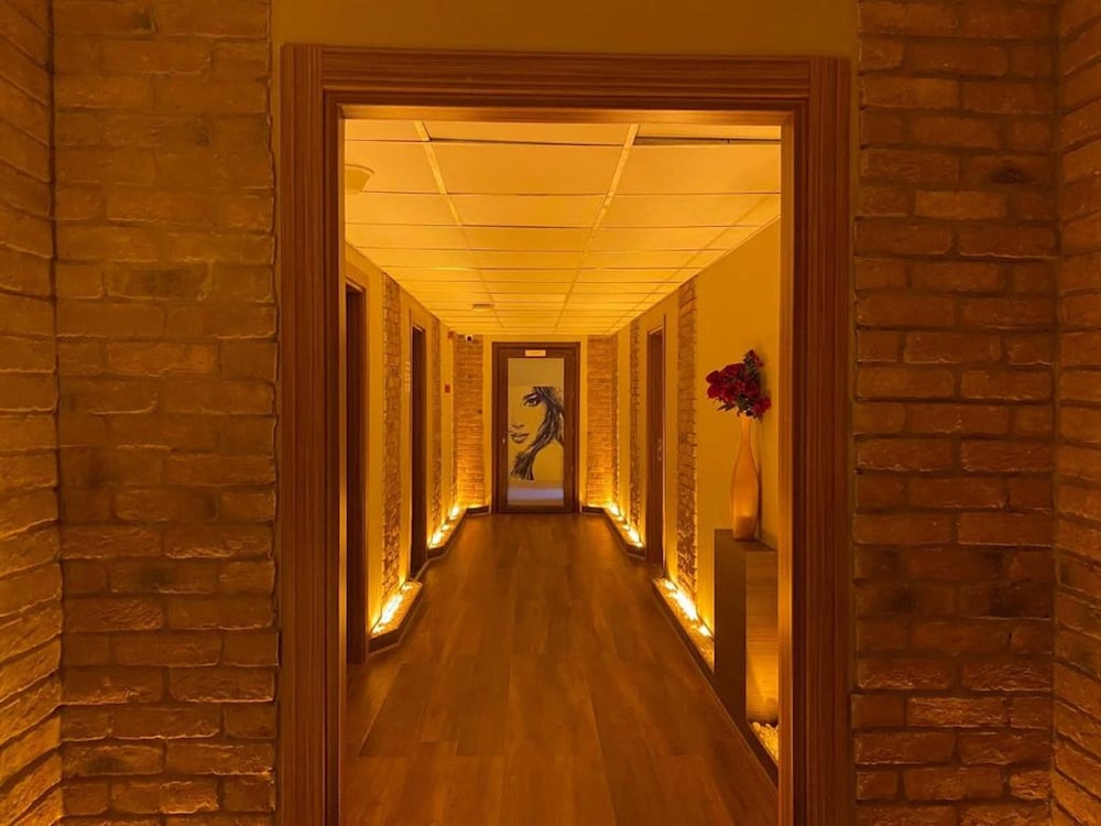 Royal Inci Airport Hotel — Hotel building in Istanbul, Istanbul