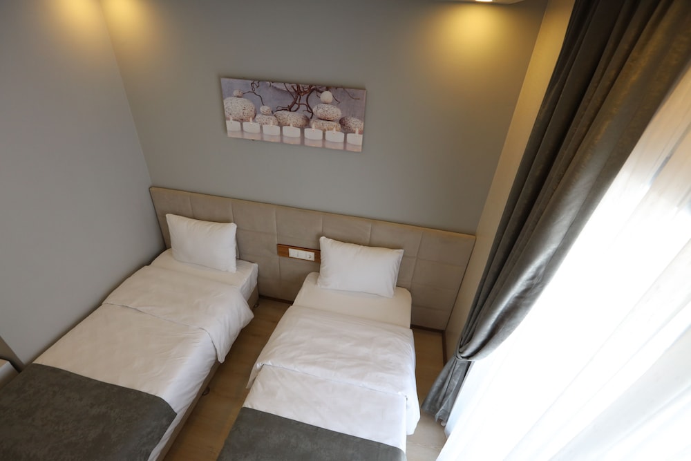 Royal Inci Airport Hotel — Hotel rooms in Istanbul, Istanbul