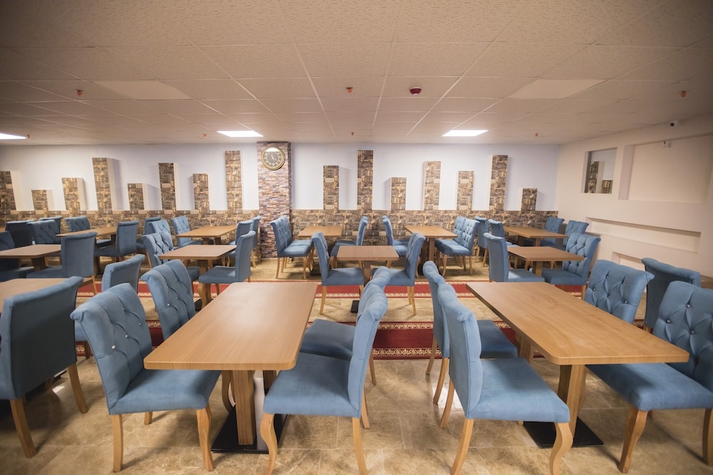 Royal Inci Airport Hotel — Restaurant & bars in Istanbul, Istanbul
