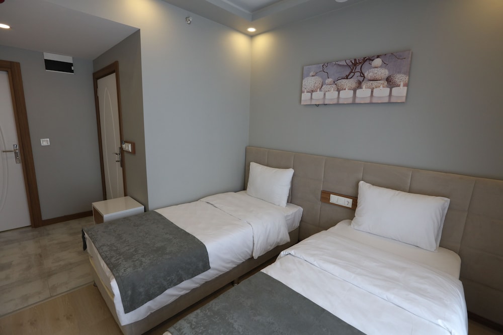 Royal Inci Airport Hotel — Hotel rooms in Istanbul, Istanbul