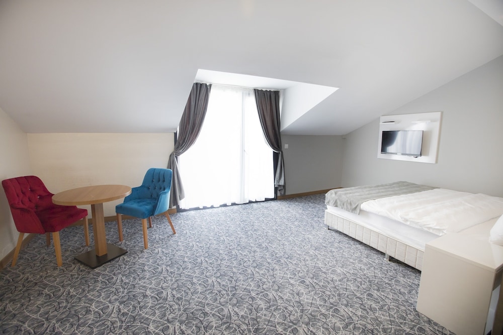 Royal Inci Airport Hotel — Hotel rooms in Istanbul, Istanbul