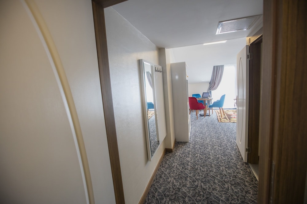 Royal Inci Airport Hotel — Hotel rooms in Istanbul, Istanbul