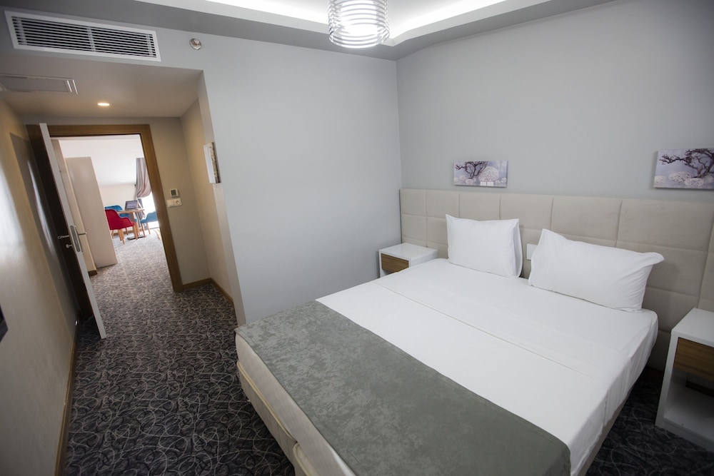 Royal Inci Airport Hotel — Hotel rooms in Istanbul, Istanbul