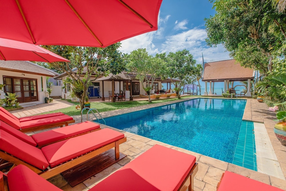 The Privilege Hotel Ezra Beach Club — Swimming pool in Bo Phut, Surat Thani