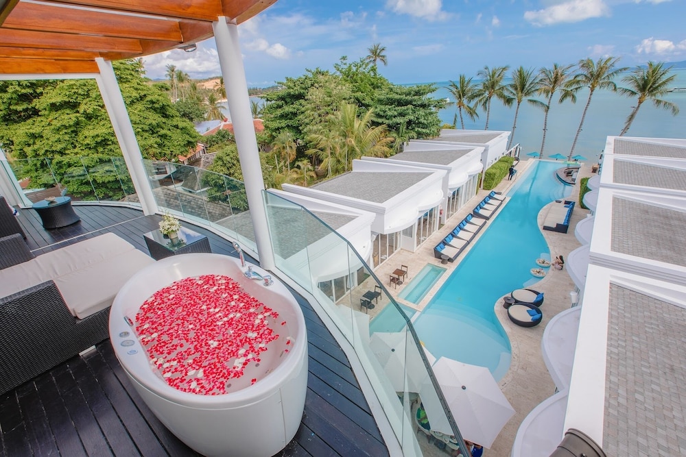 The Privilege Hotel Ezra Beach Club — Swimming pool in Bo Phut, Surat Thani