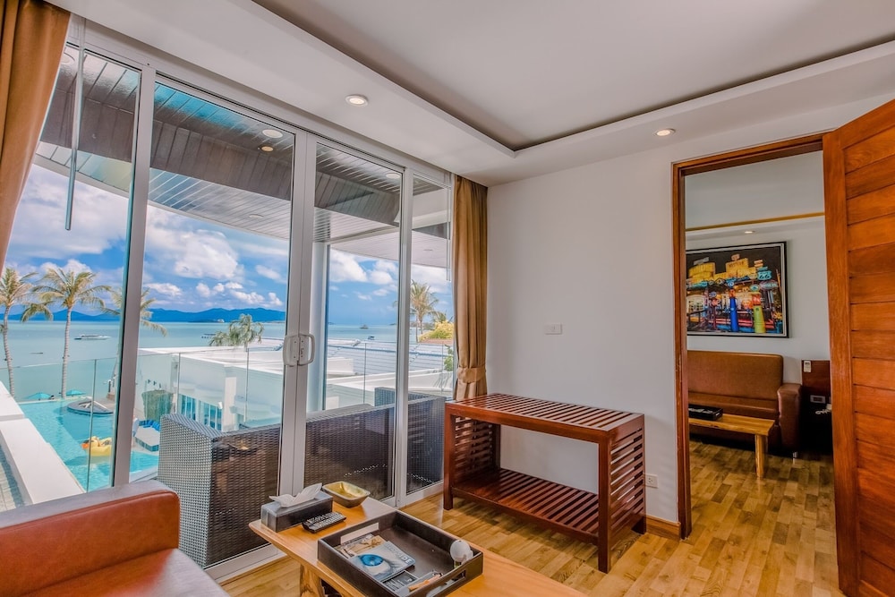 The Privilege Hotel Ezra Beach Club — Hotel rooms in Bo Phut, Surat Thani