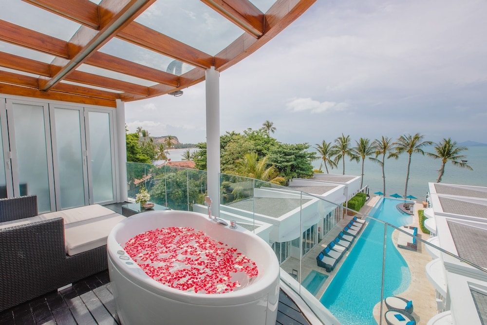 The Privilege Hotel Ezra Beach Club — Hotel rooms in Bo Phut, Surat Thani