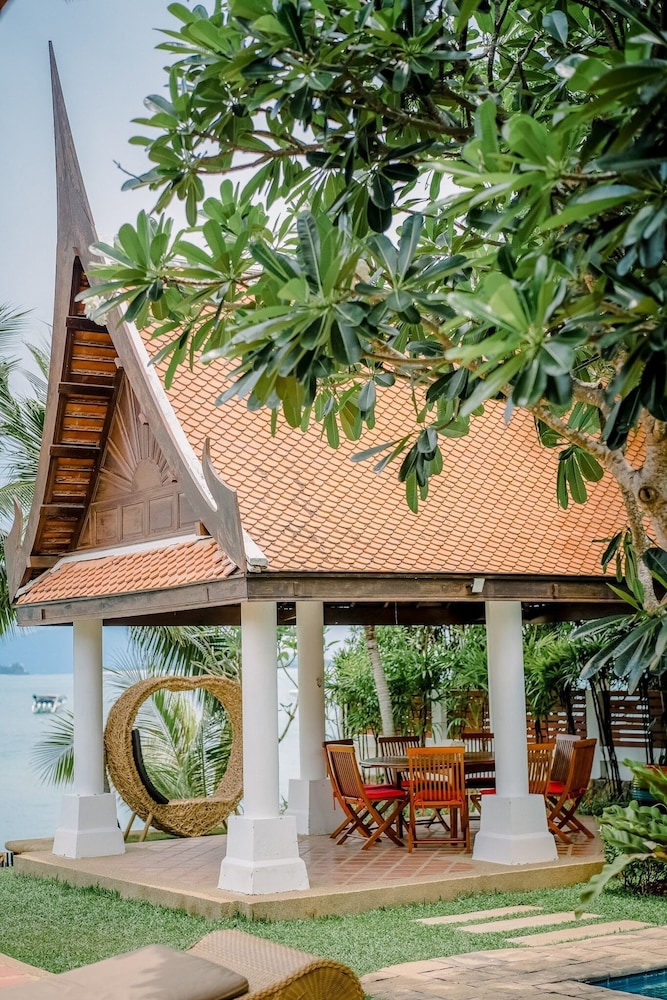 The Privilege Hotel Ezra Beach Club — Restaurant & bars in Bo Phut, Surat Thani
