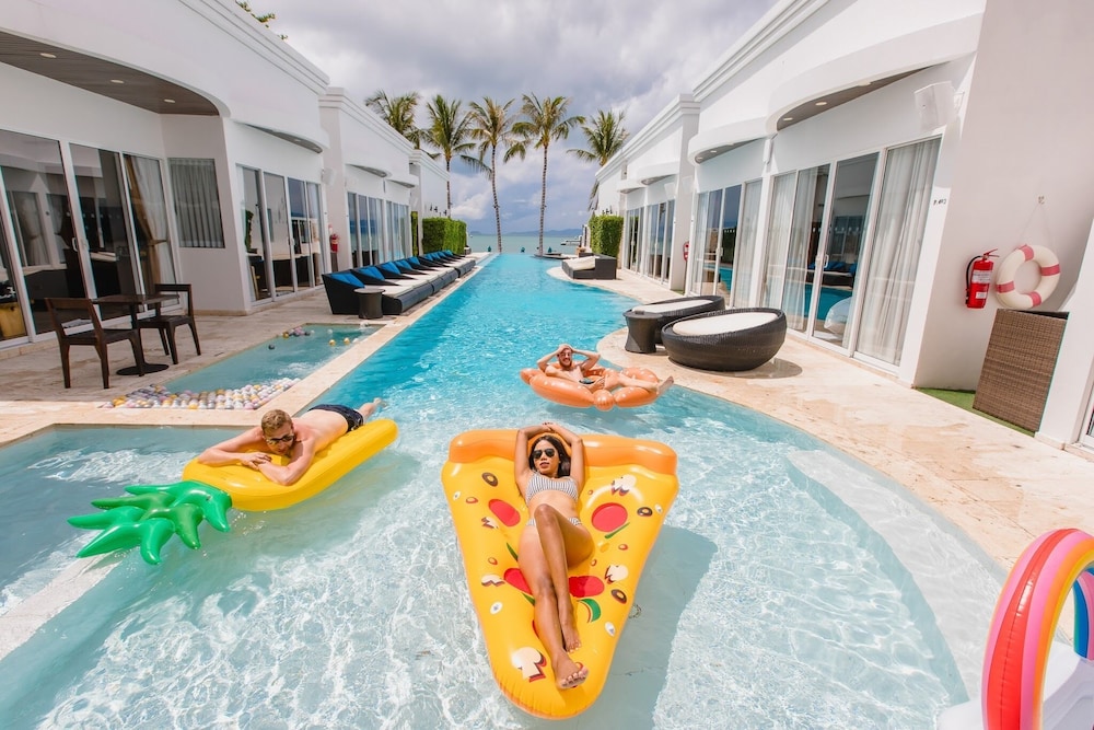The Privilege Hotel Ezra Beach Club — Swimming pool in Bo Phut, Surat Thani
