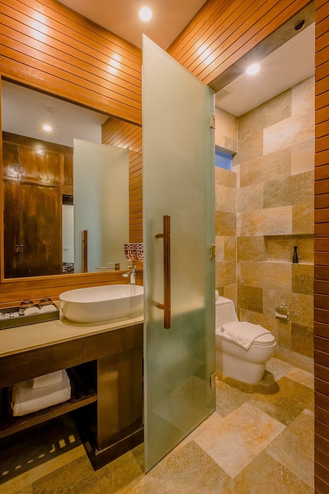 The Privilege Hotel Ezra Beach Club — Hotel rooms in Bo Phut, Surat Thani