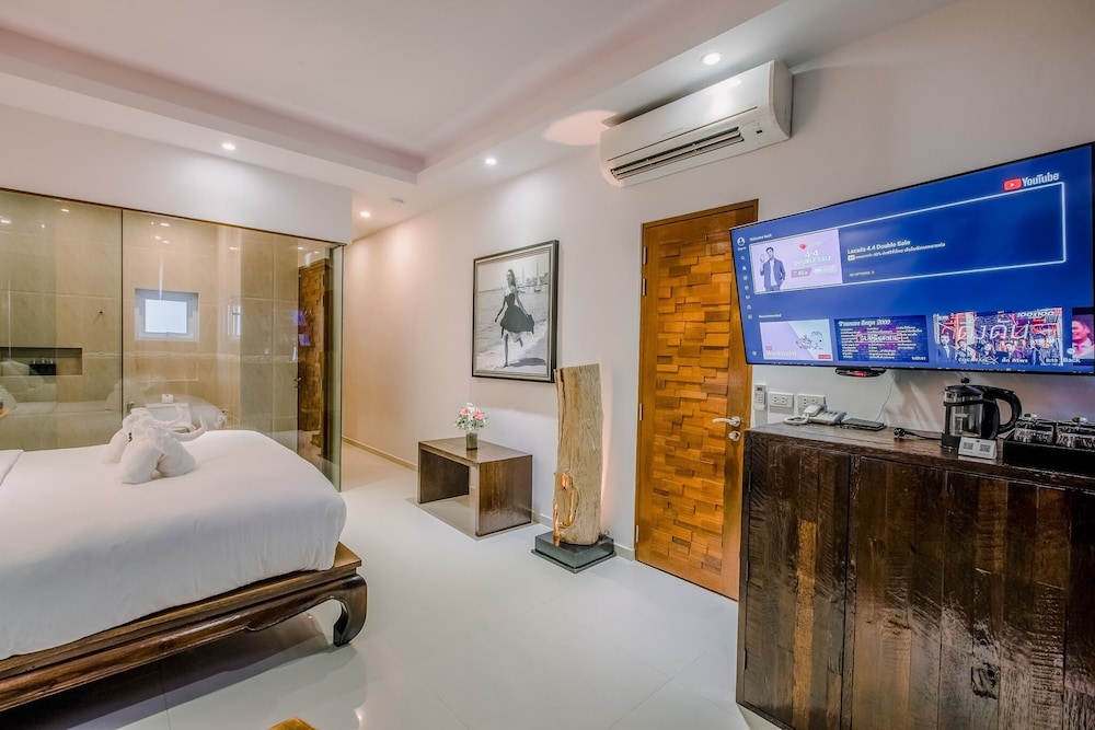 The Privilege Hotel Ezra Beach Club — Hotel rooms in Bo Phut, Surat Thani