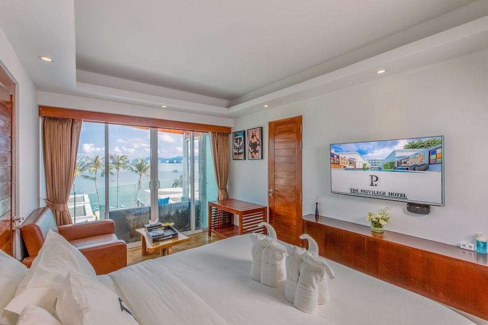 The Privilege Hotel Ezra Beach Club — Hotel rooms in Bo Phut, Surat Thani
