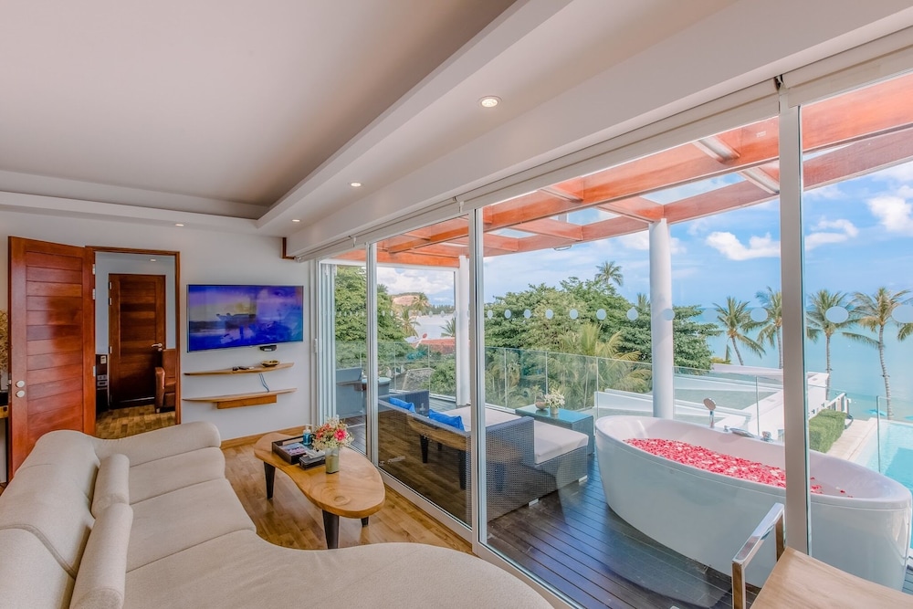 The Privilege Hotel Ezra Beach Club — Hotel rooms in Bo Phut, Surat Thani