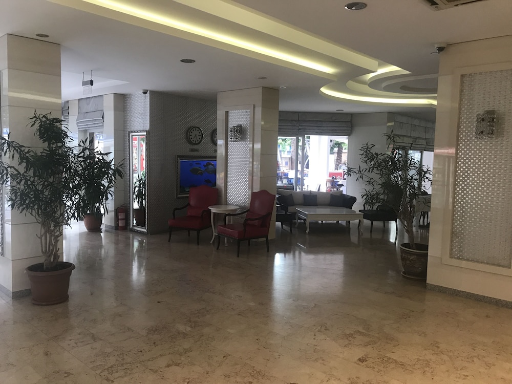 May Flower Apart Hotel — Hotel building in Alanya