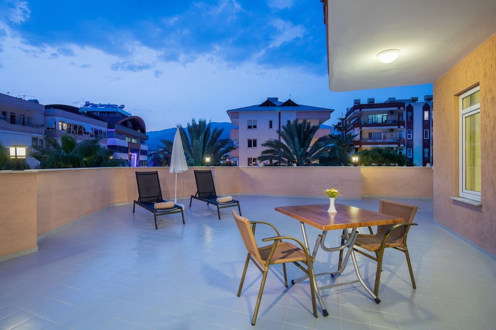 May Flower Apart Hotel — Hotel building in Alanya