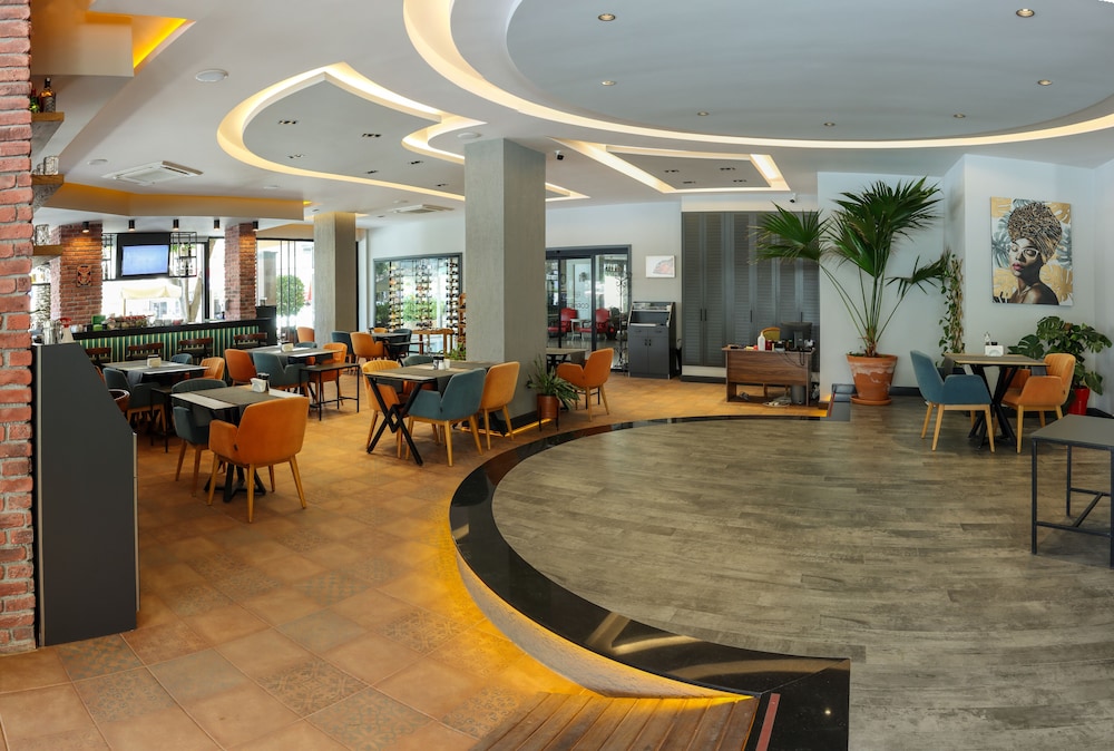 May Flower Apart Hotel — Restaurant & bars in Alanya