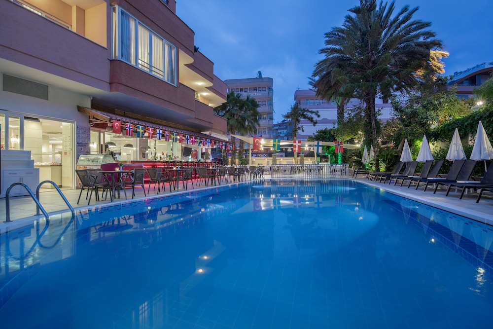 May Flower Apart Hotel — Swimming pool in Alanya