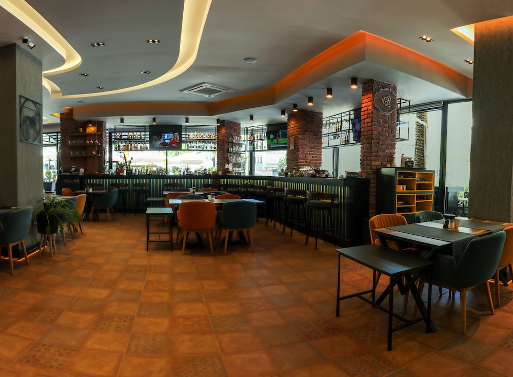 May Flower Apart Hotel — Restaurant & bars in Alanya