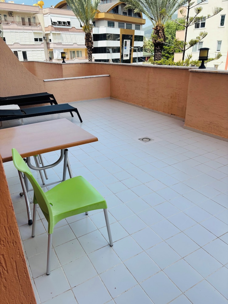 May Flower Apart Hotel — Hotel building in Alanya