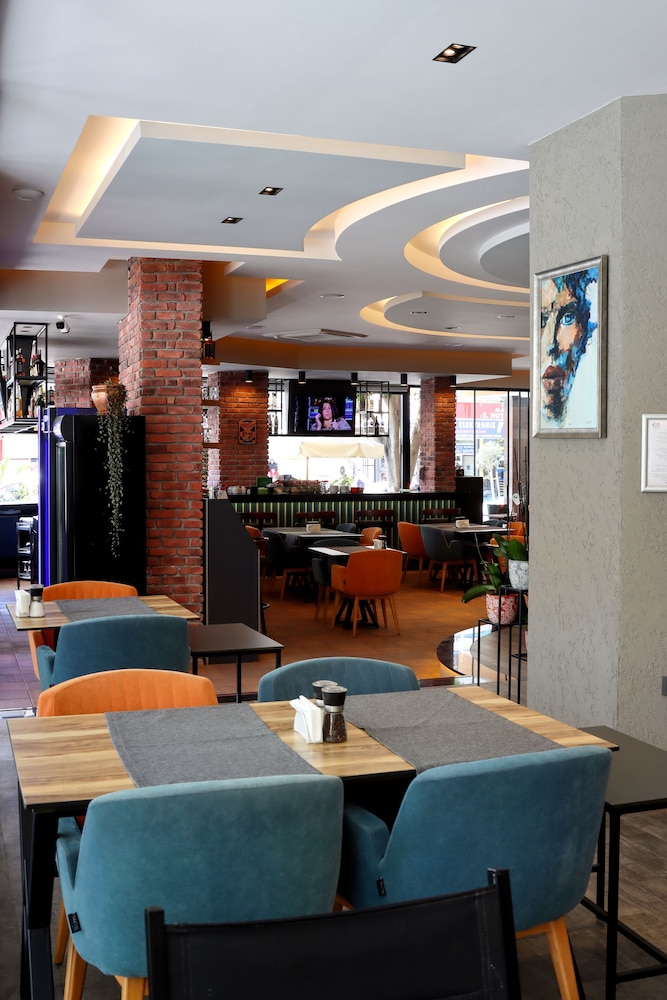 May Flower Apart Hotel — Restaurant & bars in Alanya