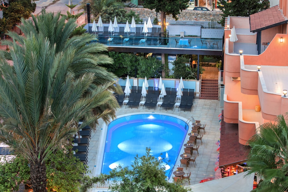 May Flower Apart Hotel — Swimming pool in Alanya