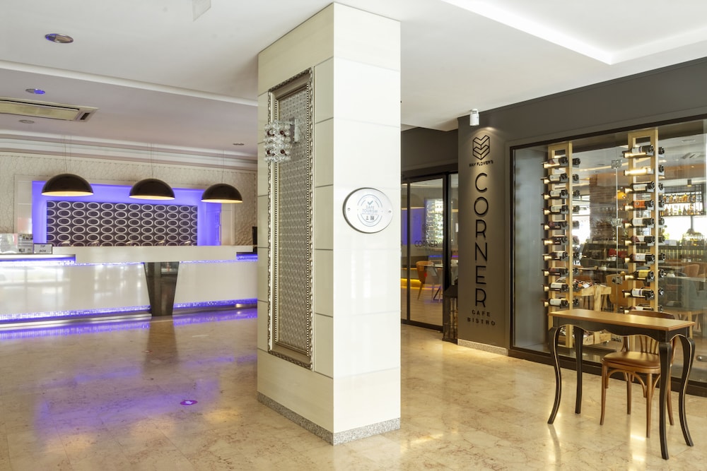 May Flower Apart Hotel — Restaurant & bars in Alanya