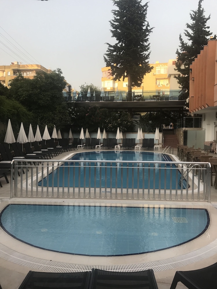 May Flower Apart Hotel — Swimming pool in Alanya