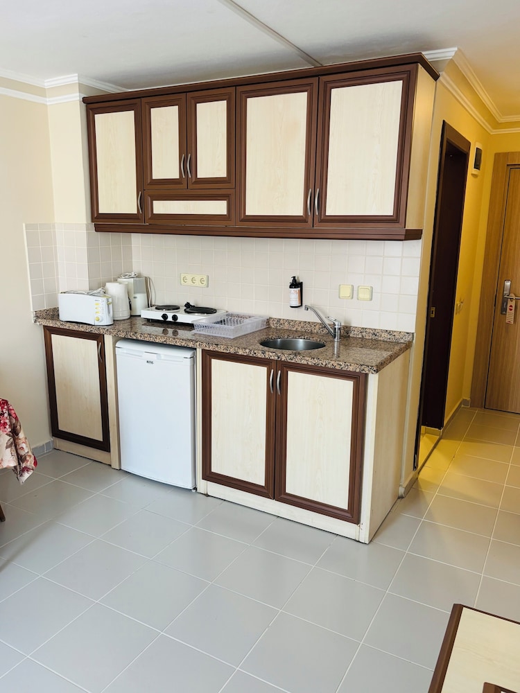 May Flower Apart Hotel — Hotel rooms in Alanya