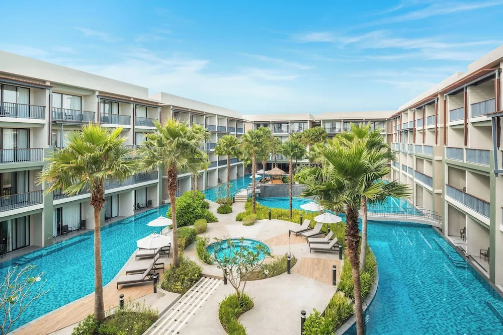 Le Meridien Khao Lak Resort & Spa