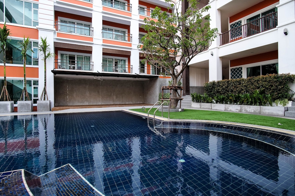 FX Hotel Pattaya — Swimming pool in Pattaya, Chonburi