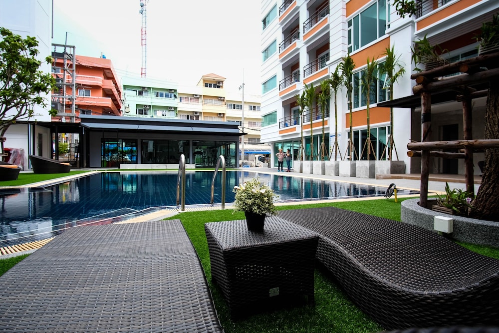 FX Hotel Pattaya — Swimming pool in Pattaya, Chonburi