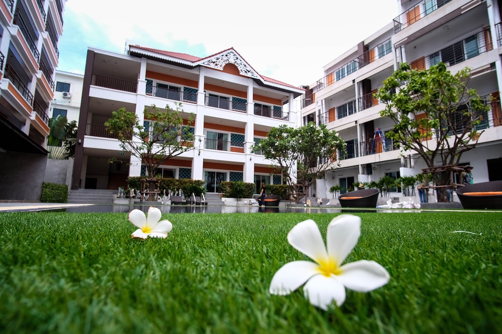 FX Hotel Pattaya — Hotel building in Pattaya, Chonburi