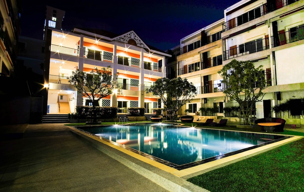 FX Hotel Pattaya — Swimming pool in Pattaya, Chonburi