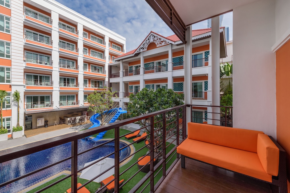 FX Hotel Pattaya — Swimming pool in Pattaya, Chonburi