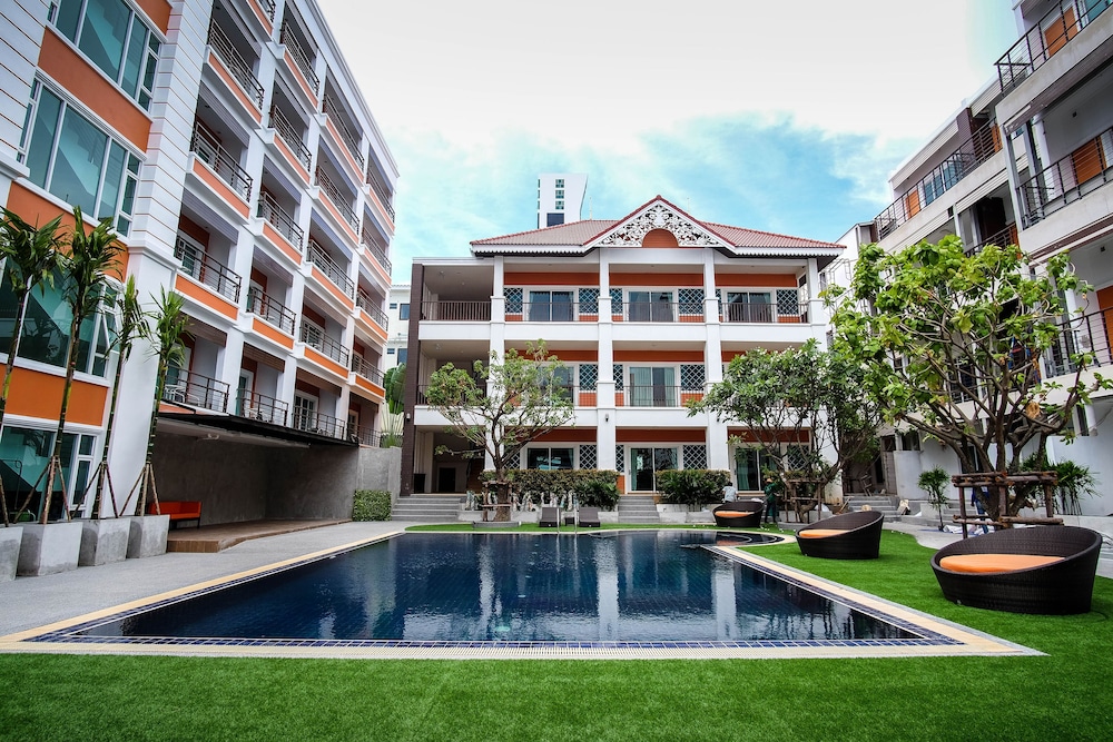 FX Hotel Pattaya — Hotel building in Pattaya, Chonburi