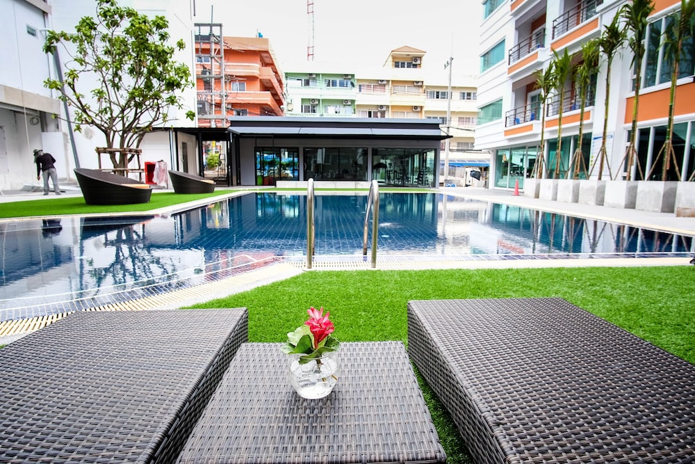 FX Hotel Pattaya — Swimming pool in Pattaya, Chonburi