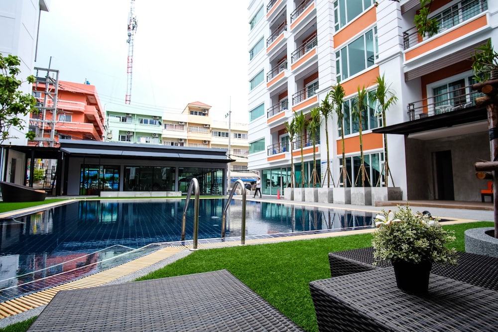 FX Hotel Pattaya — Swimming pool in Pattaya, Chonburi