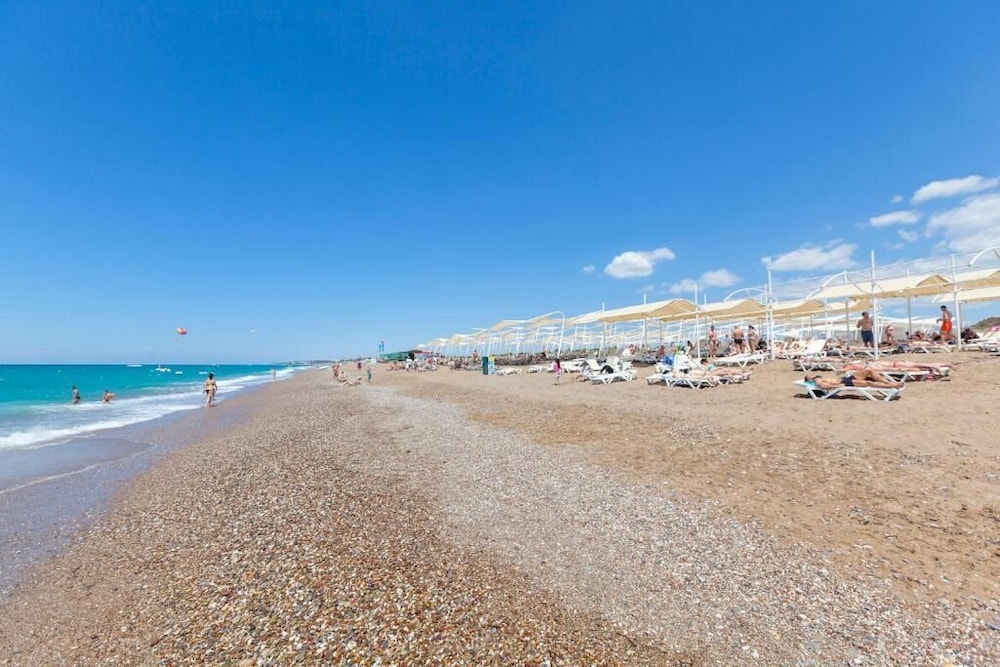 Bosphorus Sorgun Hotel - All Inclusive — Beach in Side