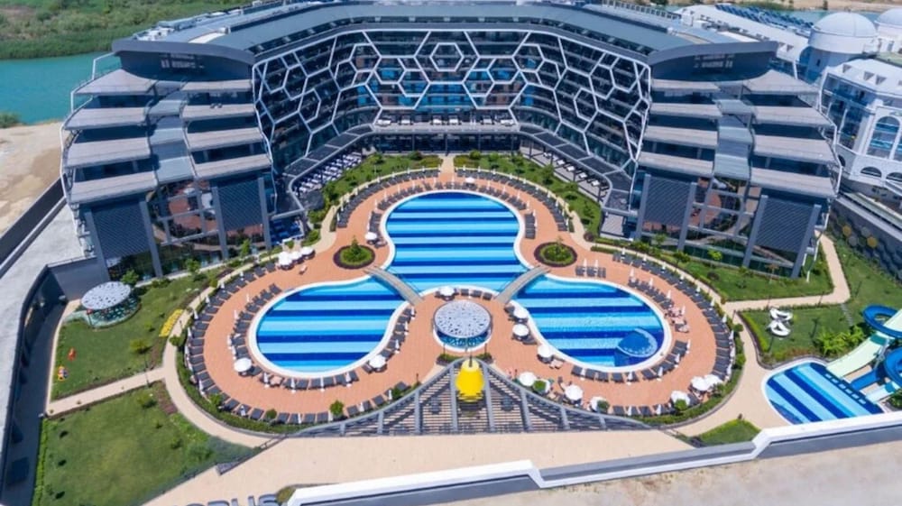 Bosphorus Sorgun Hotel - All Inclusive — Swimming pool in Side