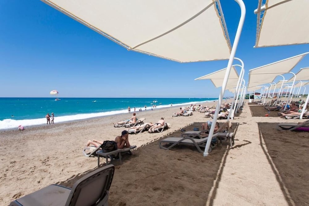 Bosphorus Sorgun Hotel - All Inclusive — Beach in Side