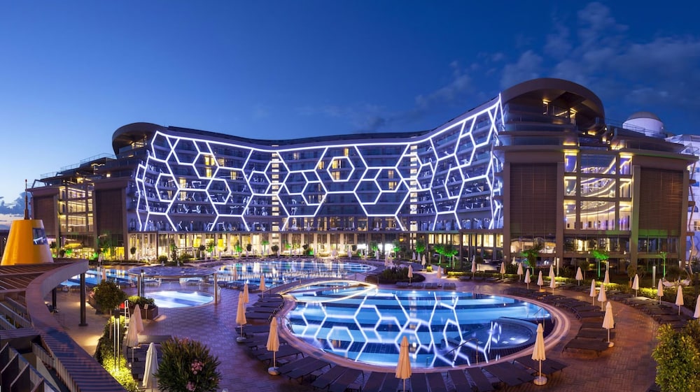 Bosphorus Sorgun Hotel - All Inclusive — Hotel building in Side