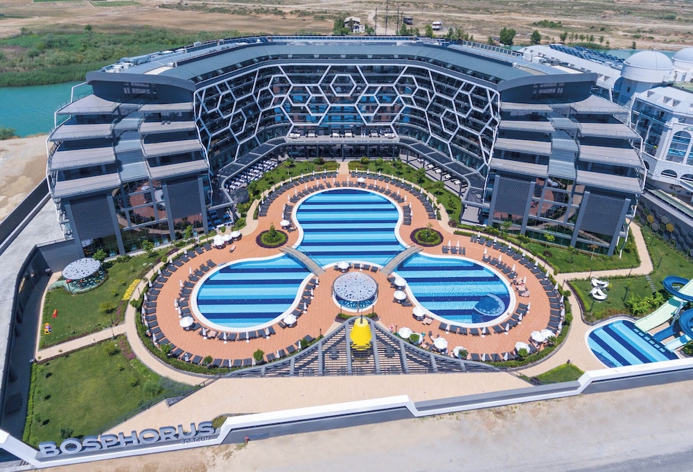 Bosphorus Sorgun Hotel - All Inclusive — Swimming pool in Side