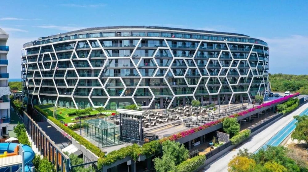 Bosphorus Sorgun Hotel - All Inclusive — Hotel building in Side